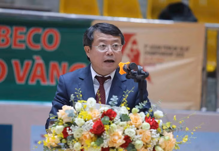 Ông Dương Tất Thắng - Phó Chủ tịch UBND tỉnh Hà Tĩnh, Trưởng Ban tổ chức phát biểu bế mạc giải đấu. Ảnh: Trần Tuấn.