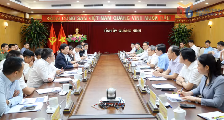 Quang cảnh buổi làm việc.