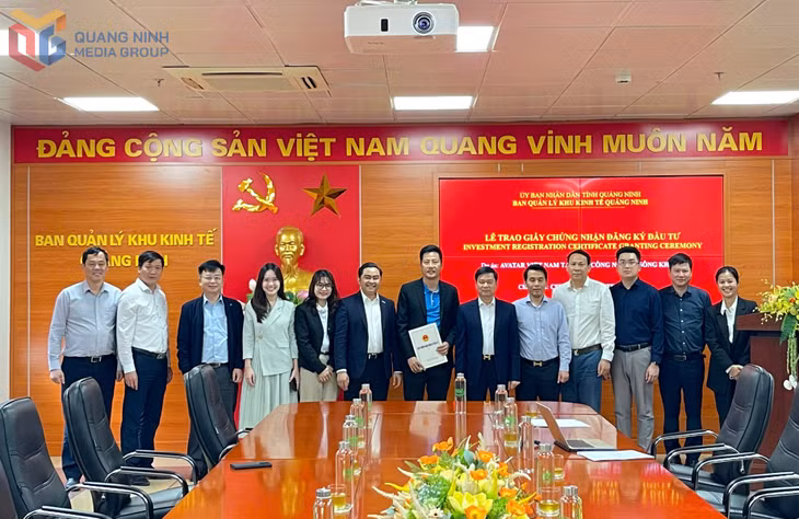 Ban Quản lý Khu kinh tế tỉnh, trao giấy chứng nhận đầu tư cho dự án Avatar Việt Nam tại KCN Sông Khoai (tháng 3/2025).