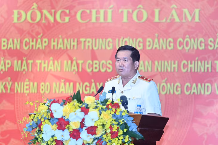 Trung tướng Đinh Văn Nơi, Cục trưởng Cục An ninh chính trị nội bộ, Bộ Công an phát biểu tại buổi lễ. (Ảnh: Đăng Khoa)