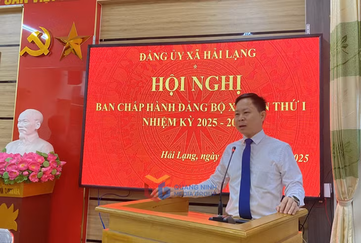 Đồng chí Phạm Văn Hoài, Bí thư Đảng ủy, Chủ tịch HĐND xã Hải Lạng phát biểu tại hội nghị.