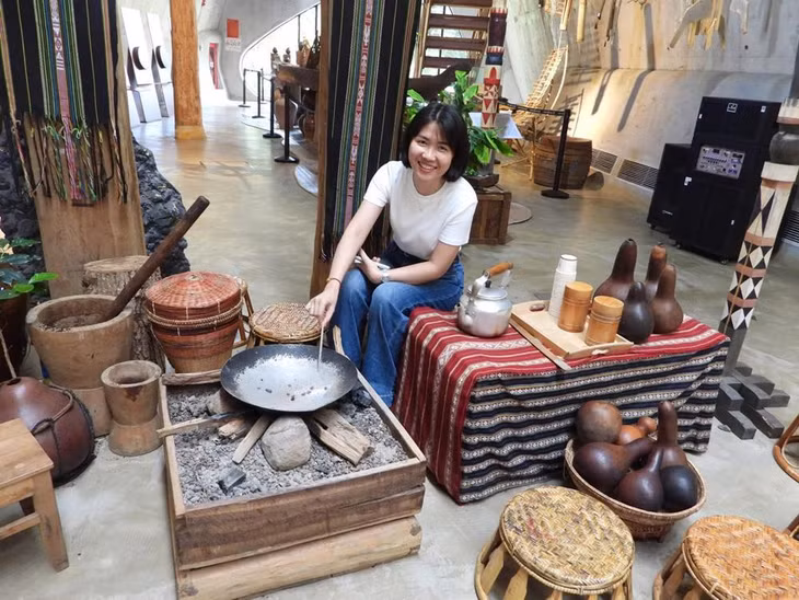 Một nét đặc trưng khác biệt của bảo tàng là cho phép du khách sờ chạm hiện vật, thưởng thức thử các loại cà phê ngay trong khuôn viên. Chính cách tiếp cận “mở” này đã khiến nơi đây không chỉ là nơi trưng bày, mà còn là không gian trải nghiệm sống động.