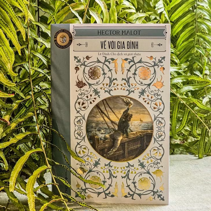 Ngoài phiên bản bìa cứng, Đông A cũng ra mắt bản bìa mềm của tựa sách, nhằm có thêm lựa chọn dành cho độc giả