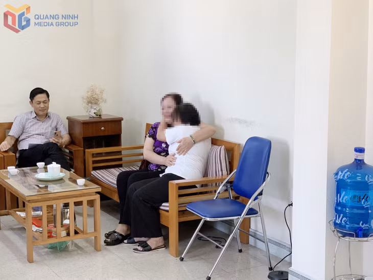 Niềm vui của nạn nhân khi được gặp lại được người thân sau nhiều năm. Ảnh: Trung tâm CTXH tỉnh