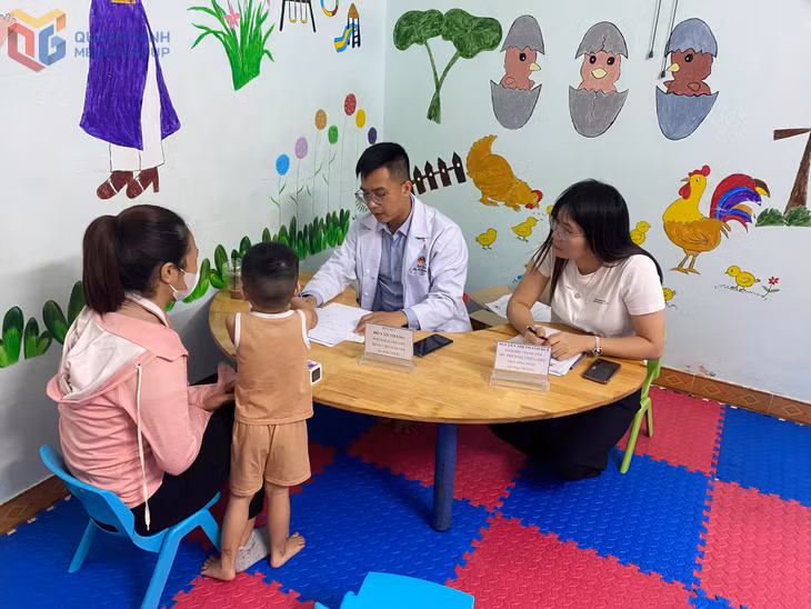 Trung tâm Hỗ trợ phát triển giáo dục hòa nhập Hướng Dương hỗ trợ can thiệp, đánh giá sự phát triển của trẻ.