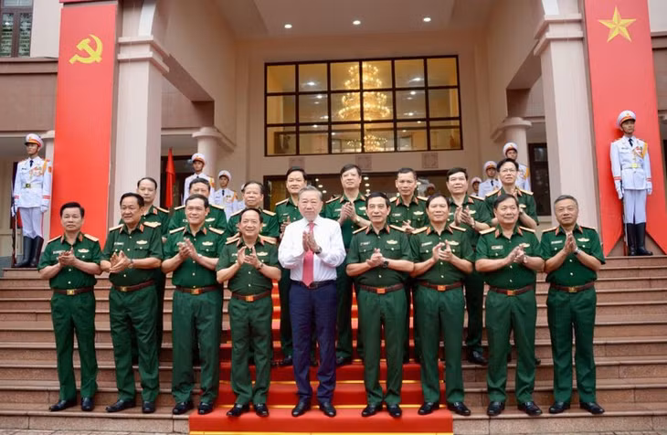Tổng Bí thư Tô Lâm, Bí thư Quân ủy Trung ương cùng các đồng chí lãnh đạo Quân ủy Trung ương, Bộ Quốc phòng, Tổng cục Chính trị QĐND Việt Nam.