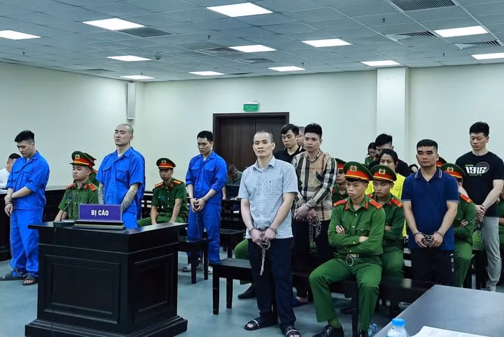 Các bị cáo tại toà.