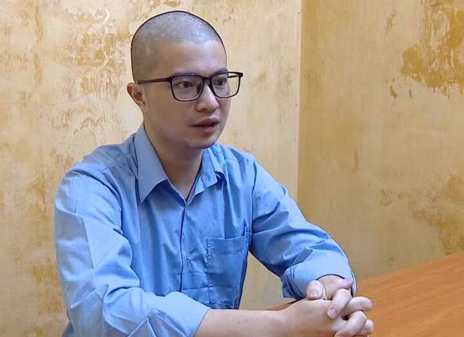 Mr Pips Phó Đức Nam tại cơ quan công an. Ảnh: Công an cung cấp