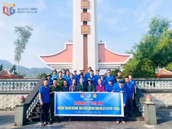 Đoàn xã Ba Chẽ phối hợp Hội Cựu Thanh niên xung phong xã tổ chức hoạt động “Hành trình Uống nước nhớ nguồn”, hướng tới kỷ niệm 78 năm Ngày Thương binh - Liệt sĩ 27/7 (1947-2025). Ảnh: ĐVCC
