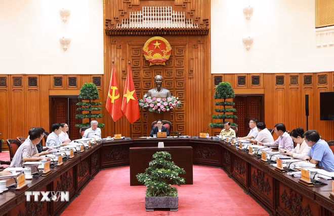 Thủ tướng Phạm Minh Chính chủ trì cuộc họp của Ban Thường vụ Đảng ủy Chính phủ về dự thảo đề án phát triển văn hóa. (Ảnh: Dương Giang/TTXVN)