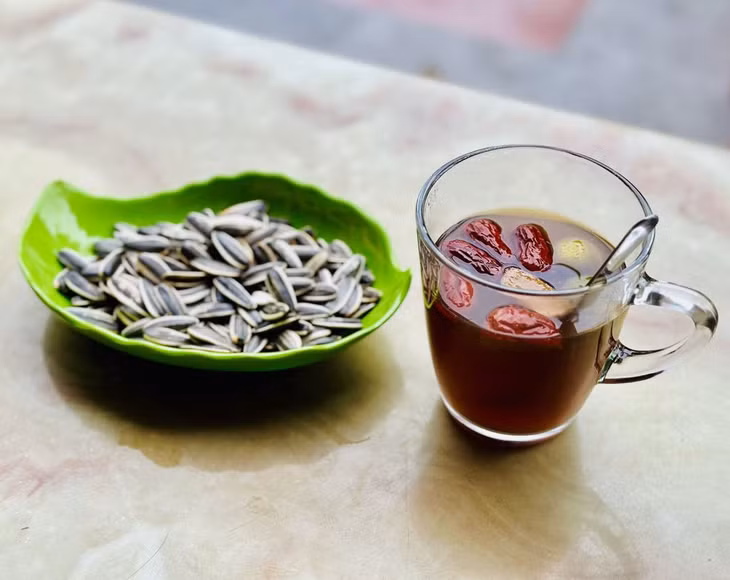 Trà thảo mộc không chứa caffeine, có thể dùng khi đói. Ảnh: Ban Mai