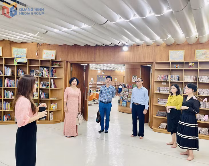 Đoàn chuyên gia Bộ Giáo dục và Đào tạo và Bộ Ngoại giao khảo sát thực tế mô hình xã hội học tập tại Thư viện tỉnh Quảng Ninh.