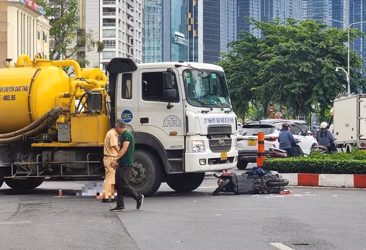 Hiện trường vụ tai nạn thương tâm ở Công trường Mê Linh, phường Sài Gòn - Ảnh: A.X.