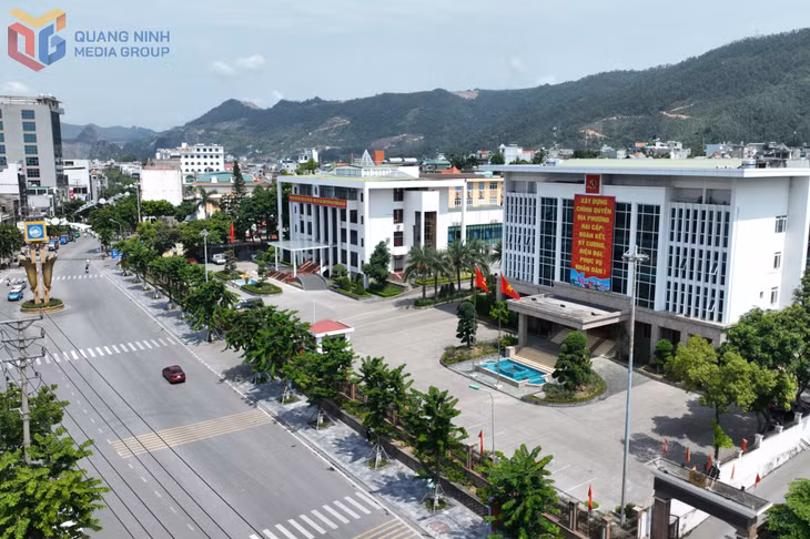 Các tuyến phố, công trình trụ sở được đầu tư đồng bộ, xanh hóa, tạo không gian hiện đại.