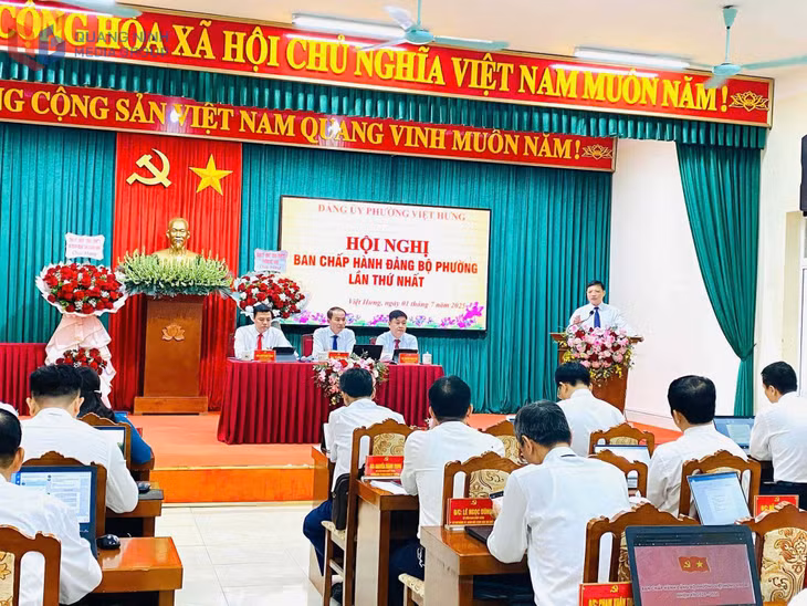 Ban Chấp hành Đảng bộ phường Việt Hưng họp triển khai các nhiệm vụ sau khi sáp nhập.