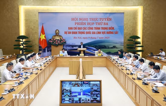 Thủ tướng Phạm Minh Chính chủ trì Phiên họp thứ ba của Ban Chỉ đạo các công trình trọng điểm, dự án quan trọng quốc gia lĩnh vực đường sắt. (Ảnh: Dương Giang/TTXVN)