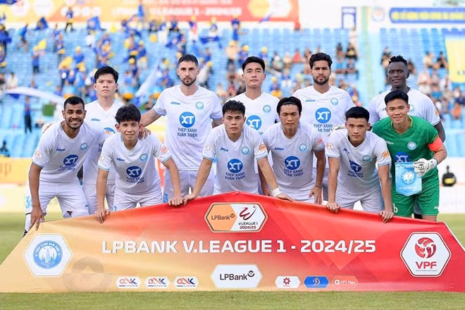 Thép Xanh Nam Định trở thành đội Việt Nam đầu tiên tham dự 5 giải đấu trong một mùa. Ảnh: CLB Nam Định