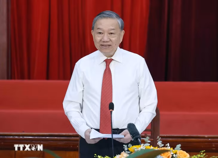 Tổng Bí thư Tô Lâm phát biểu tại cuộc gặp mặt cán bộ lão thành cách mạng, người có công, gia đình chính sách tiêu biểu nhân dịp kỷ niệm 50 năm Ngày giải phóng miền Nam, thống nhất đất nước (30/4/1975-30/4/2025). (Ảnh: Thống Nhất/TTXVN)