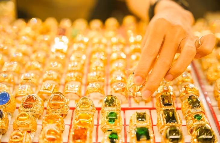 Giá vàng trong nước phục hồi sau các phiên rung lắc mạnh. Ảnh: Chí Hùng.