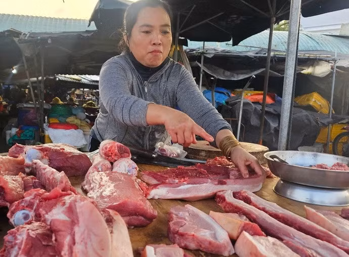 Nhu cầu tiêu thụ đối với thịt heo đang ở mức thấp - Ảnh: N.TRÍ
