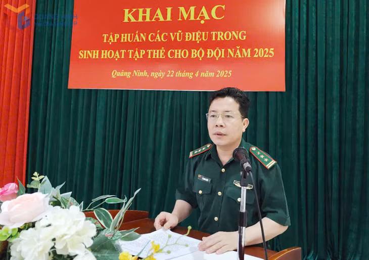 Thượng tá Lê Quang Chiểu, Phó Chính ủy BĐBP tỉnh phát biểu tại lễ khai mạc.