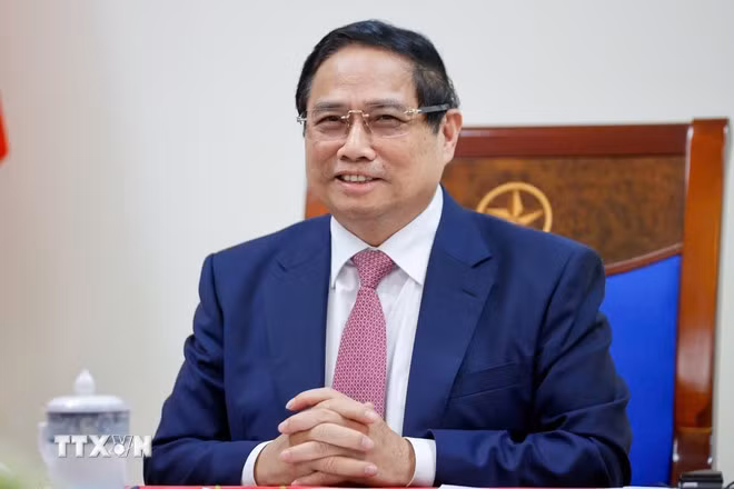 Thủ tướng Phạm Minh Chính điện đàm với Thủ tướng Malaysia Anwar Ibrahim. (Ảnh: Dương Giang/TTXVN)