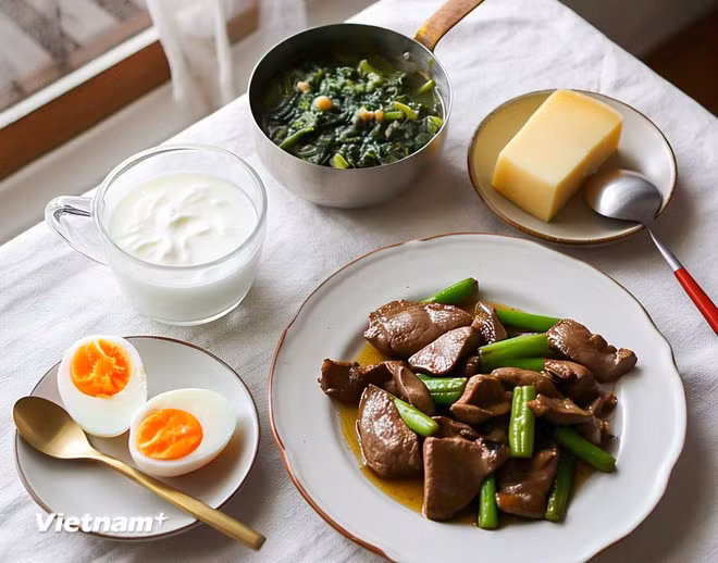Các thực phẩm giàu vitamin K2 có thể bổ sung cho trẻ. (Ảnh: Vietnam+)