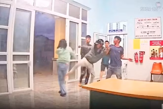 Công an khởi tố hai anh em Lê và Lệ do có hành vi đánh đập, gây thương tích nhân viên y tế. Ảnh: Công an cung cấp
