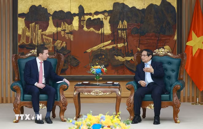 Thủ tướng Phạm Minh Chính tiếp ông Jeffrey David Perlman, Tổng giám đốc điều hành Quỹ đầu tư Warburg Pincus (Hoa Kỳ). (Ảnh: Dương Giang/TTXVN)
