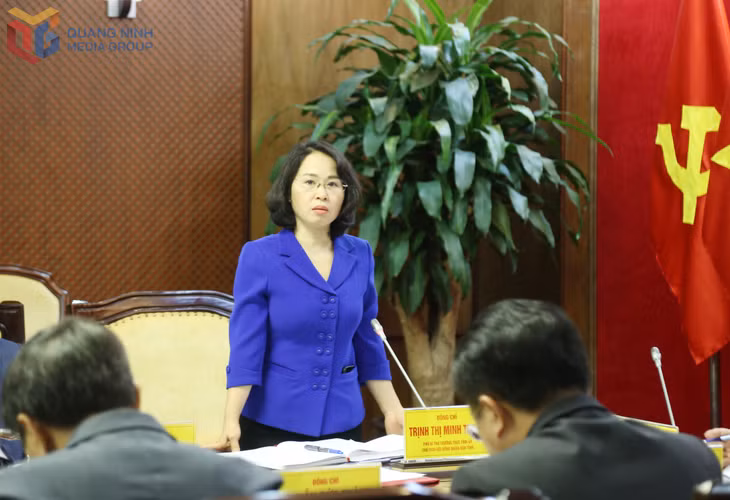Đồng chí Trịnh Thị Minh Thanh, Phó Bí thư Thường trực Tỉnh ủy, Chủ tịch HĐND tỉnh, phát biểu tại cuộc họp.