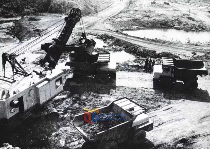 Khai trường kahi thác than những năm 1980