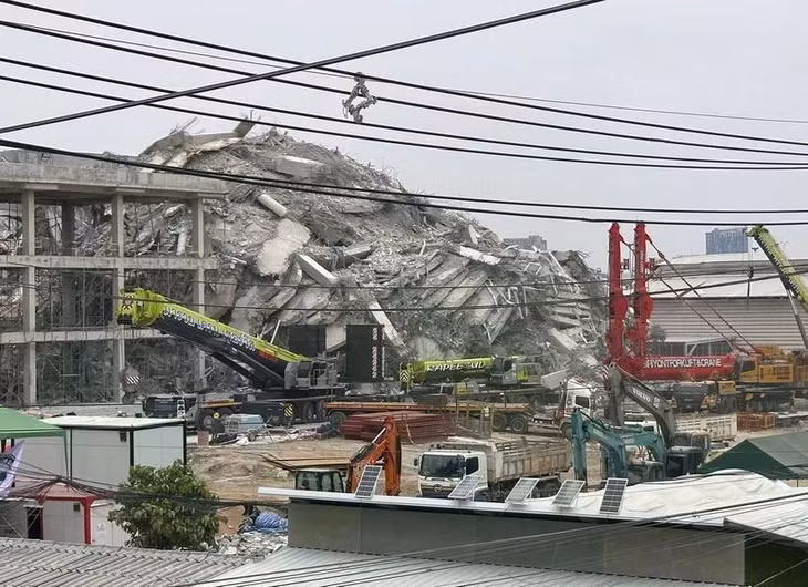 Tòa nhà bị sập tại Bangkok, Thái Lan, do ảnh hưởng của trận động đất ở Myanmar. (Ảnh: Kyodo/TTXVN)