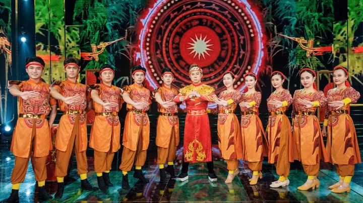 Nội dung chương trình dẫn dắt khán giả vào dòng chảy lịch sử hào hùng của dân tộc, bảo vệ và xây dựng Việt Nam hùng cường.