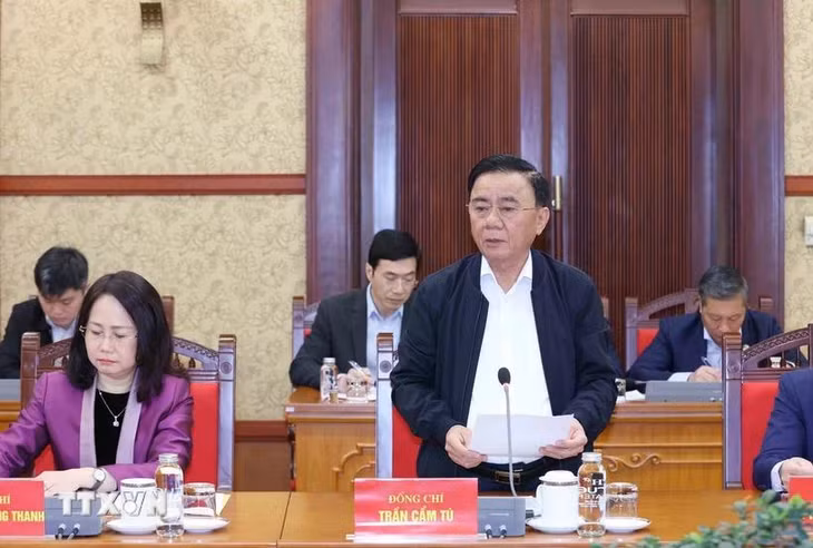 Ông Trần Cẩm Tú, Ủy viên Bộ Chính trị, Thường trực Ban Bí thư, Trưởng Tiểu ban, phát biểu chỉ đạo cuộc họp Tiểu ban Tổ chức phục vụ Đại hội XIV của Đảng. (Ảnh: Phương Hoa/TTXVN)