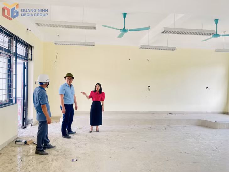 Các thiết bị trong các phòng học đã cơ bản được lắp đặt.