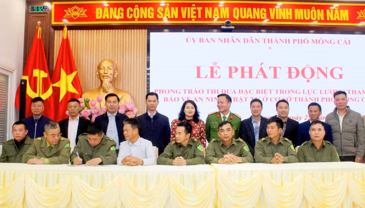 TP Móng Cái phát động phong trào thi đua đặc biệt trong lực lượng tham gia bảo vệ ANTT ở cơ sở năm 2025. Ảnh: Hải Ninh (Trung tâm TT-VH Móng Cái)