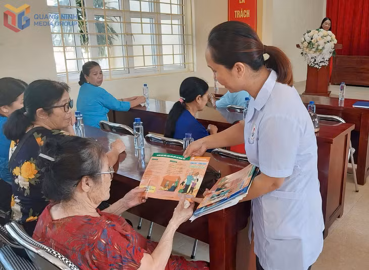 Truyền thông về chăm sóc sức khỏe người cao tuổi tại phường Hải Yên (TP Móng Cái).
