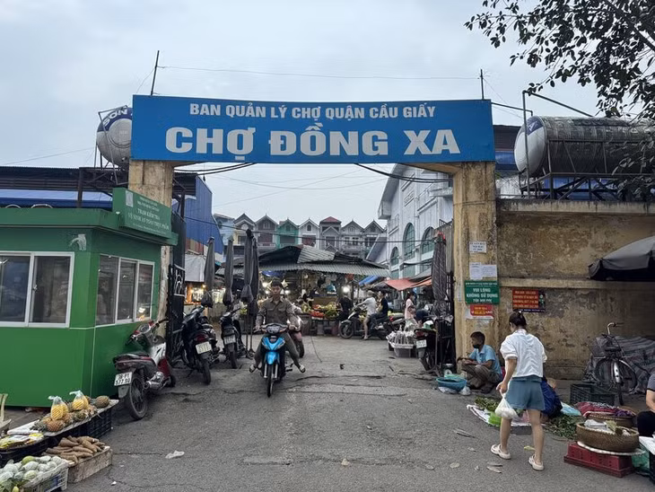 Thị trường hàng hóa tiêu dùng thiết yếu như thực phẩm, rau xanh tại các chợ truyền thống có biến động tăng giá. Ảnh: Đức Vân