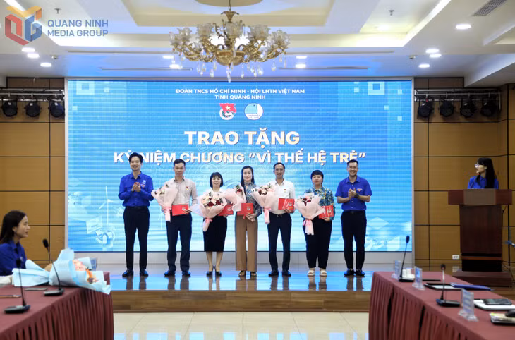 8 đồng chí được trao tặng Kỷ niệm chương “Vì thế hệ trẻ” năm 2025.