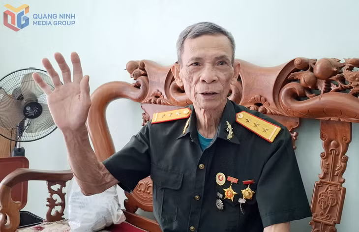 CCB Ngô Tiến Ninh (Khu 5, phường Giếng Đáy, TP Hạ Long) kể về những trận chiến đấu ông trực tiếp tham gia trong năm tháng chiến tranh.