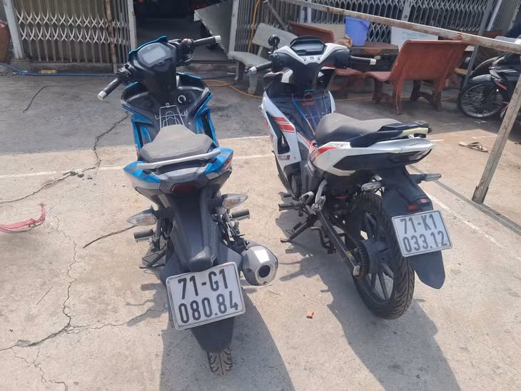 Hai phương tiện có liên quan trong vụ đua xe trái phép trên quốc lộ 1.