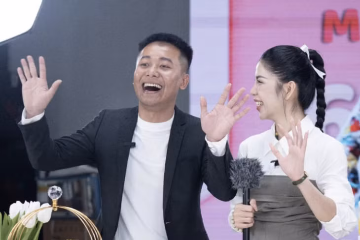 Hằng Du Mục, Quang Linh Vlogs liên tiếp quảng cáo sai sự thật trên mạng xã hội. Ảnh: FB