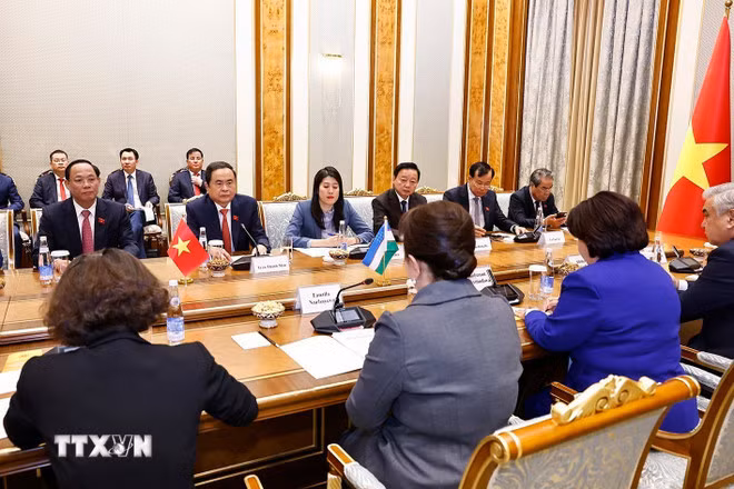 Chủ tịch Quốc hội Trần Thanh Mẫn hội đàm với Chủ tịch Thượng viện Uzbekistan Tanzila Narbaeva. (Ảnh: Doãn Tấn/TTXVN)