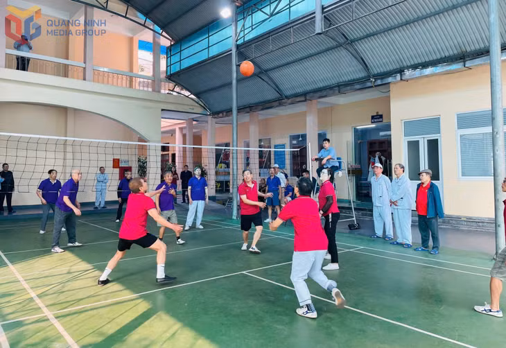 Người có công tham gia hoạt động thể thao tại Trung tâm Điều dưỡng người có công tỉnh.
