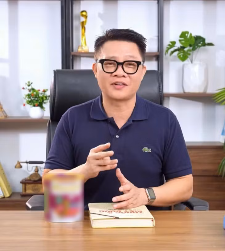 BTV Quang Minh tham gia quảng cáo nhiều dòng sữa bột.