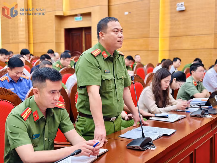 Trưởng Công an xã Thống Nhất báo cáo về tình hình ANTT trên địa bàn xã sau khi triển khai mô hình mới.