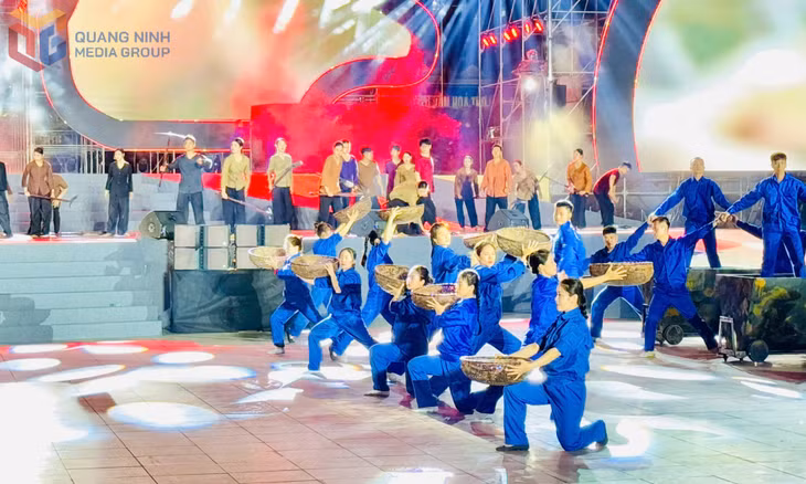 Những người công nhân Vùng mỏ bất khuất trong chiến đấu, cần mẫn trong lao động sản xuất…