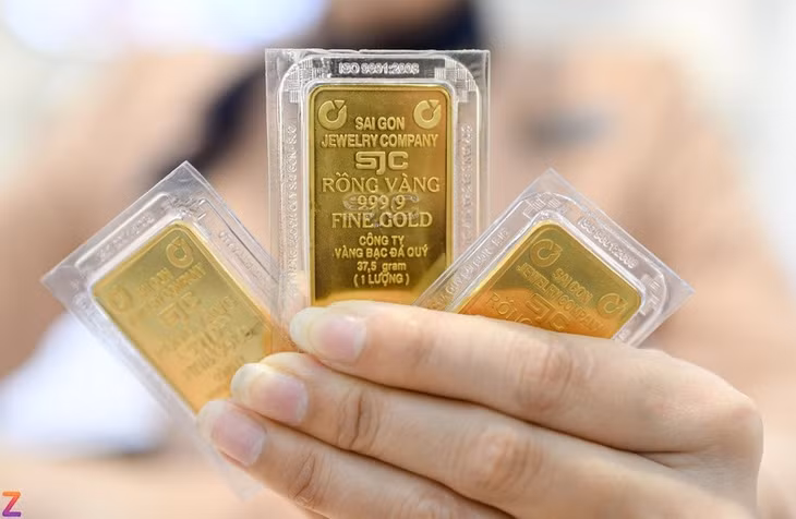Giá vàng miếng "quay đầu" tăng mạnh trong phiên giao dịch sáng 29/4. Ảnh: Duy Hiệu.