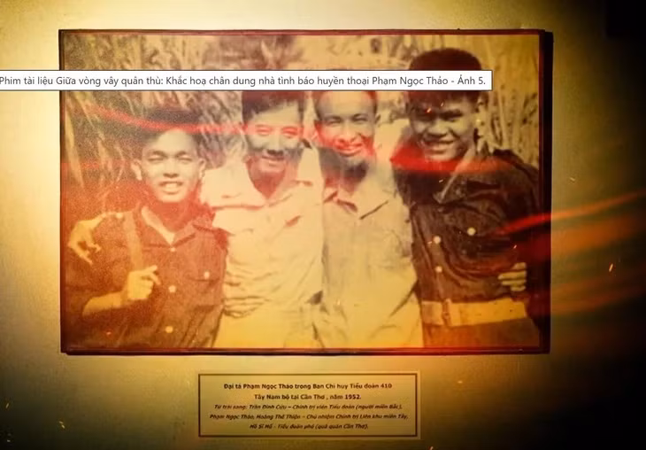 Đại tá Phạm Ngọc Thảo (thứ 2 từ trái sang) trong Ban Chỉ huy Tiểu đoàn 410 Tây Nam Bộ tại Cần Thơ năm 1954 - Ảnh: VTV