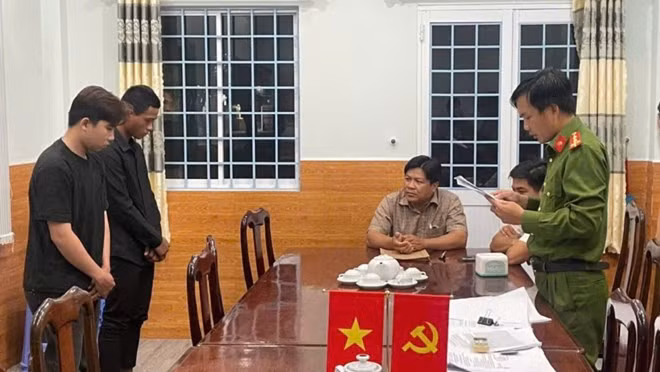 Vĩ và Khanh đã thực hiện trót lọt 5 vụ cướp giật. Ảnh: Công an cung cấp